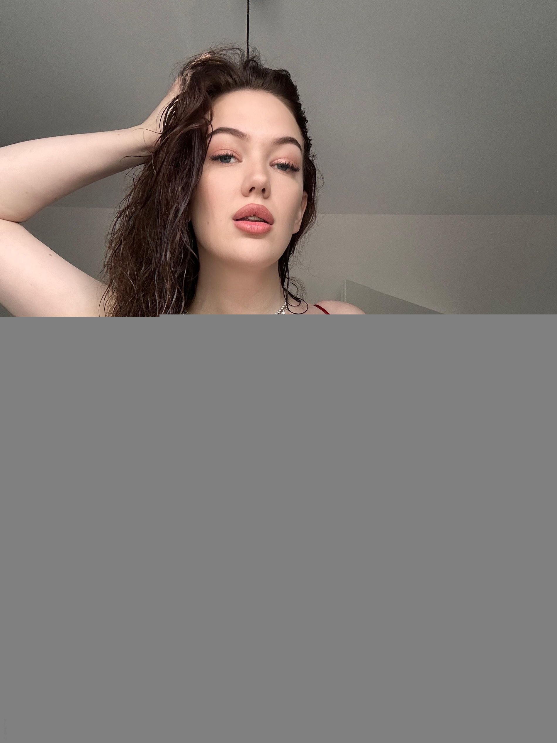 Sexy Girl Flaunts Her Attractive Assets