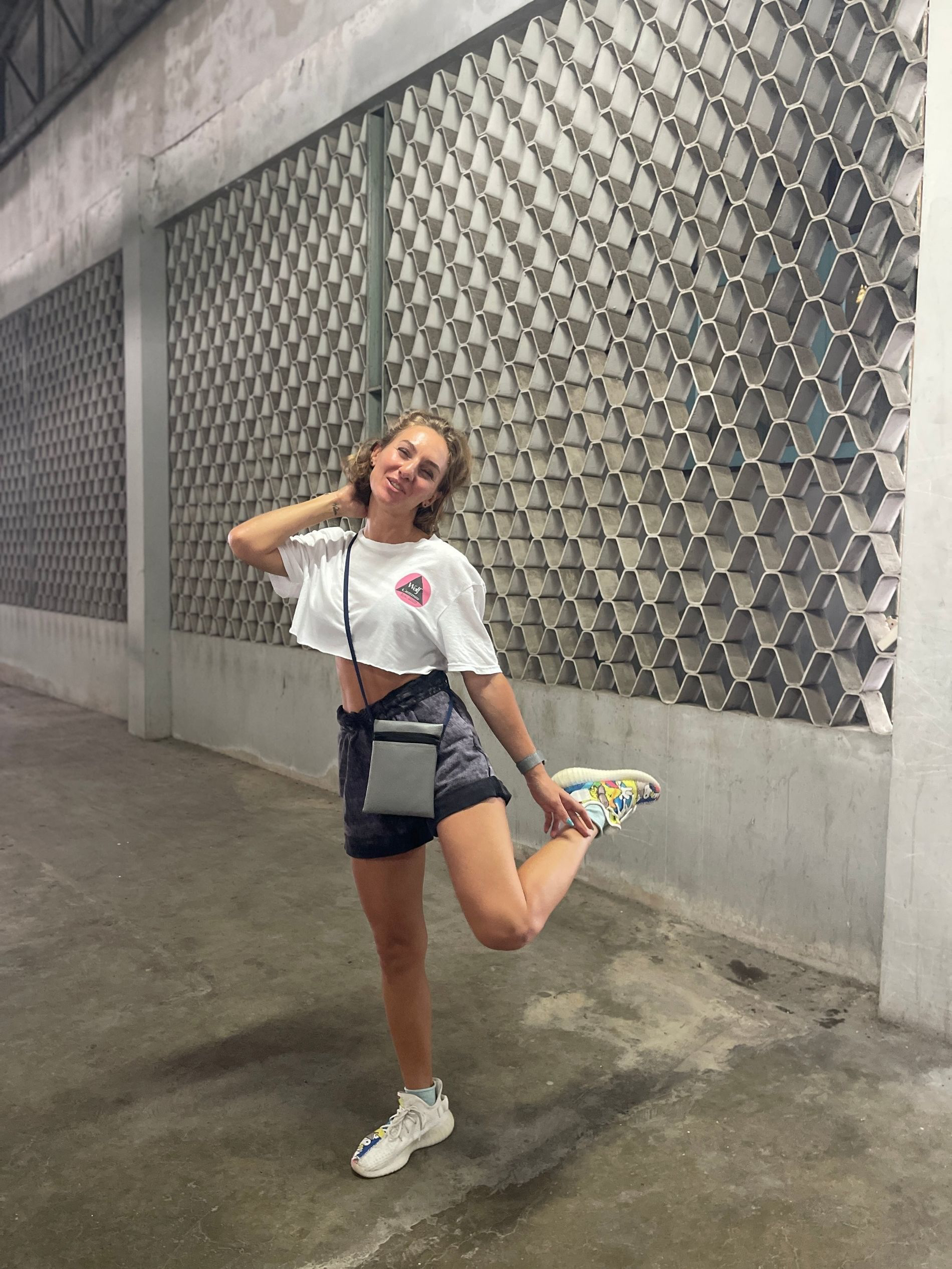 Beautiful slim girl undressed and showed off her gorgeous curves