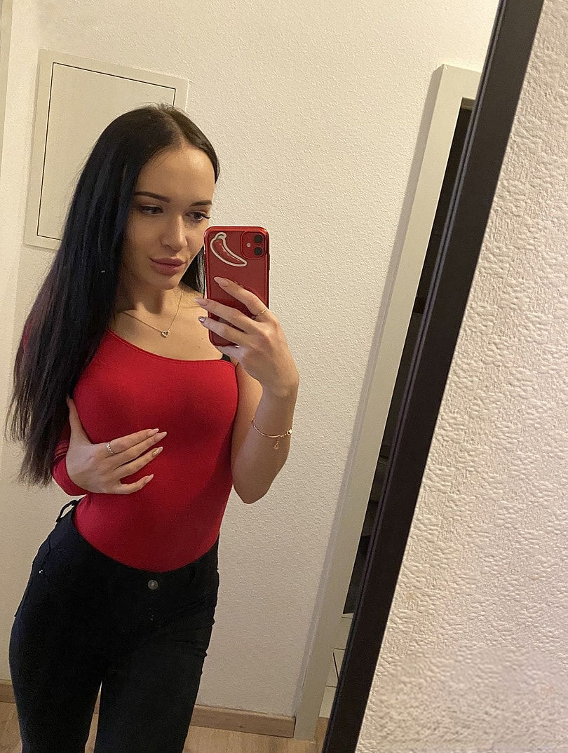 Fit Girl Takes Nude Selfies: Explicit Skinny Babe Pics – photo 1