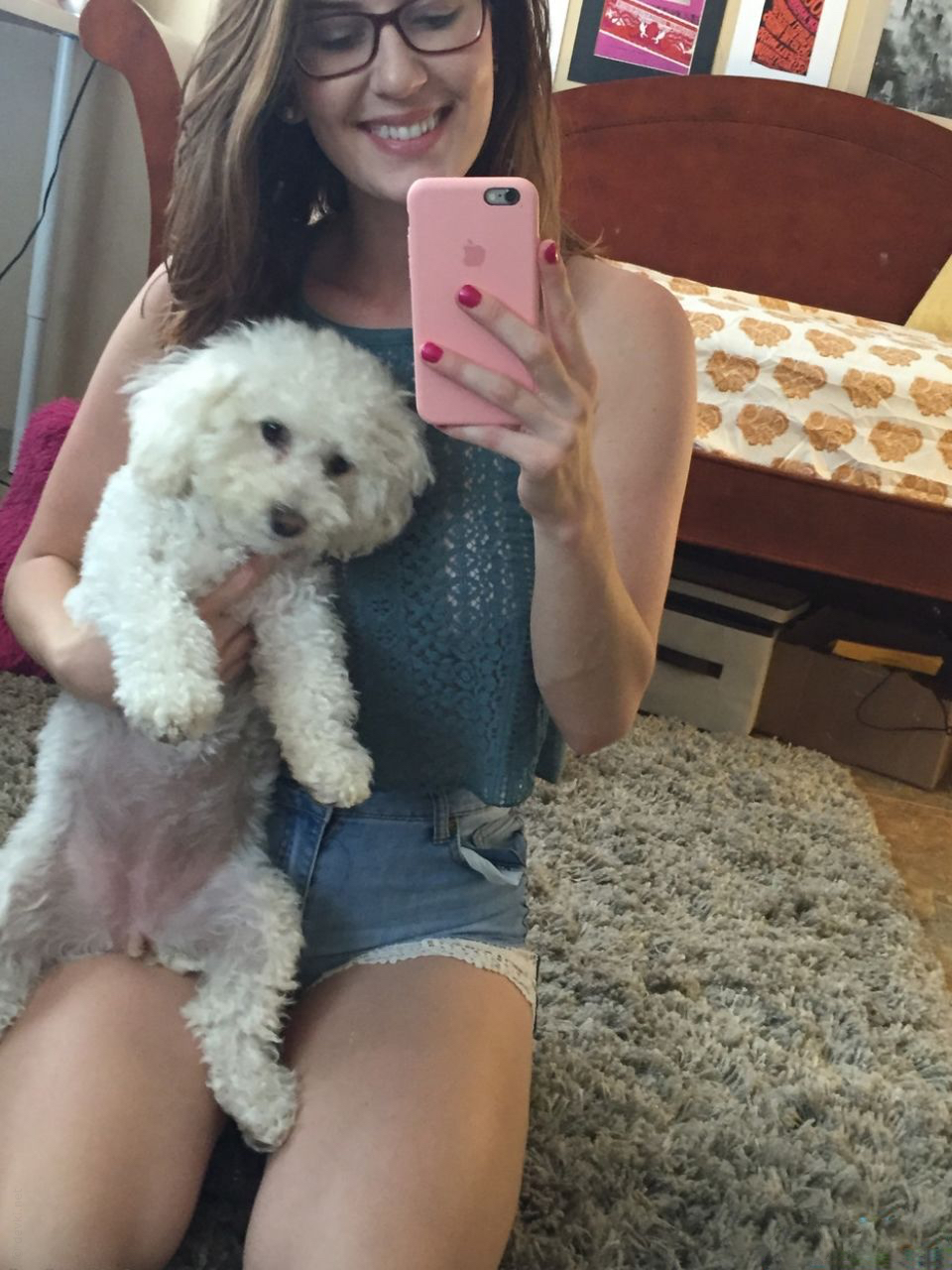 Seductive Skinny Girl Captures Alluring Curves in Provocative Photoshoot – photo 1