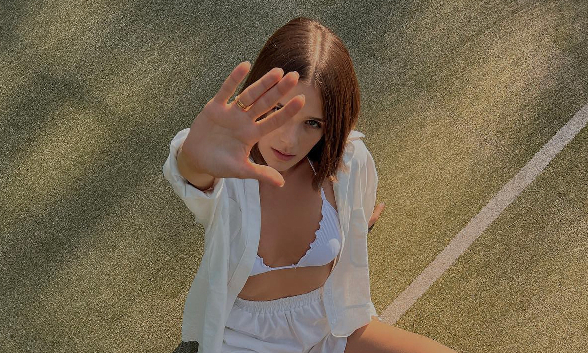 Seductive Lady Shares Intimate Photos Online - Explore and Enjoy!