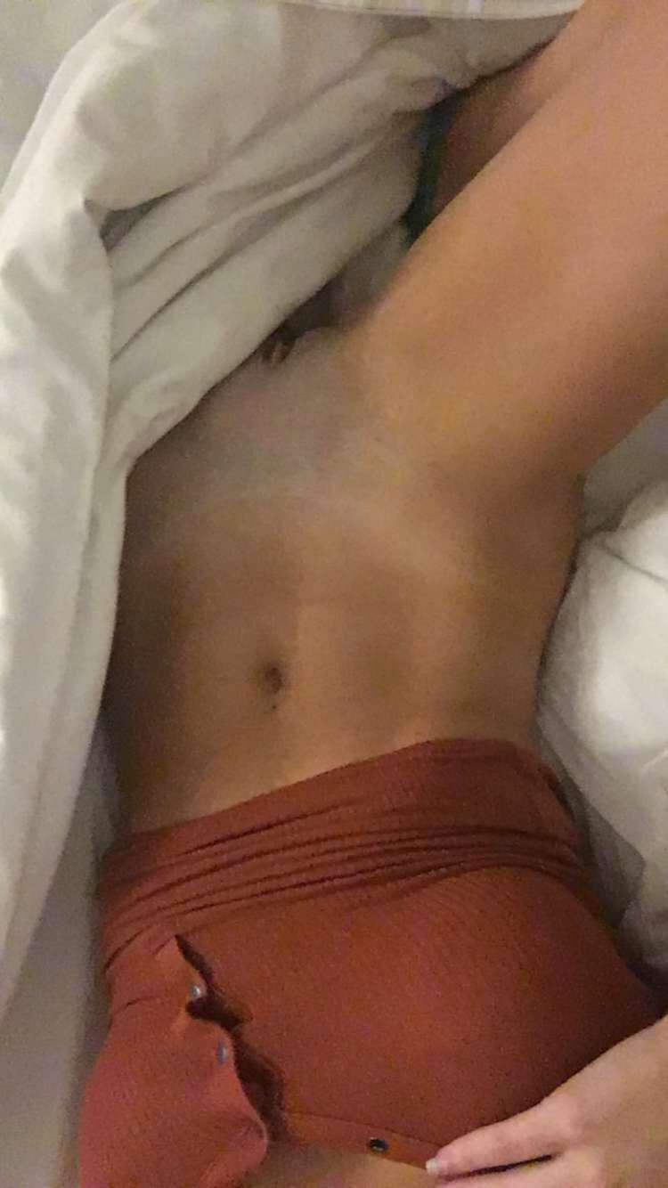 Stunning Babe with Perfect Booty Poses Nude in Personal Photos