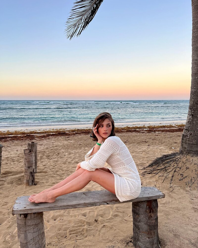 Seductive Lady Shares Intimate Photos Online - Explore and Enjoy!