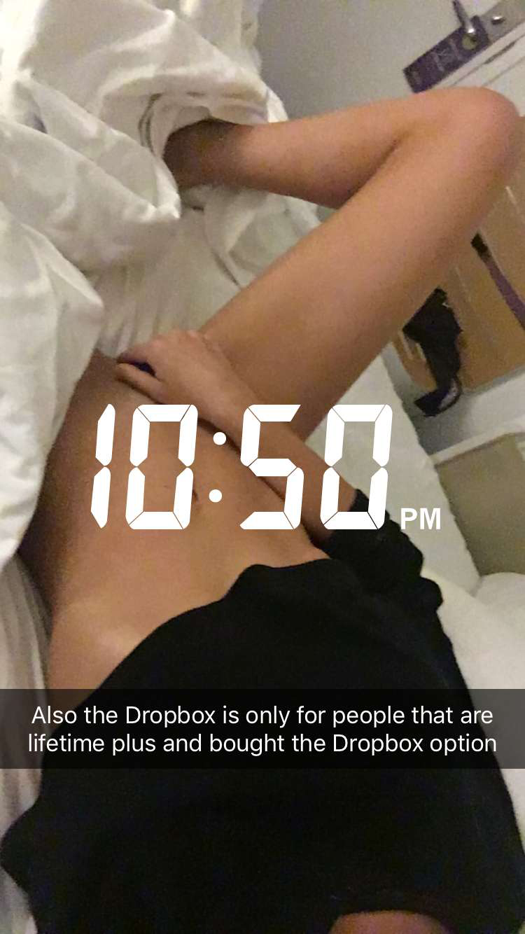 Stunning Babe with Perfect Booty Poses Nude in Personal Photos